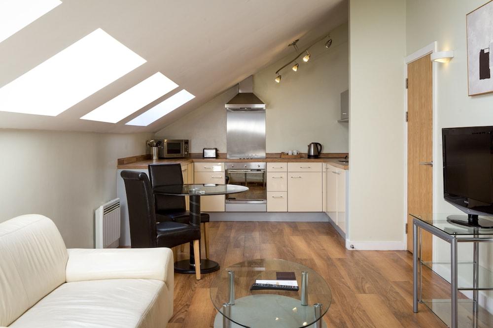 Roomzzz Leeds City West Bagian luar foto