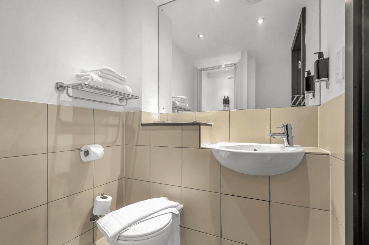 Roomzzz Leeds City West Bagian luar foto