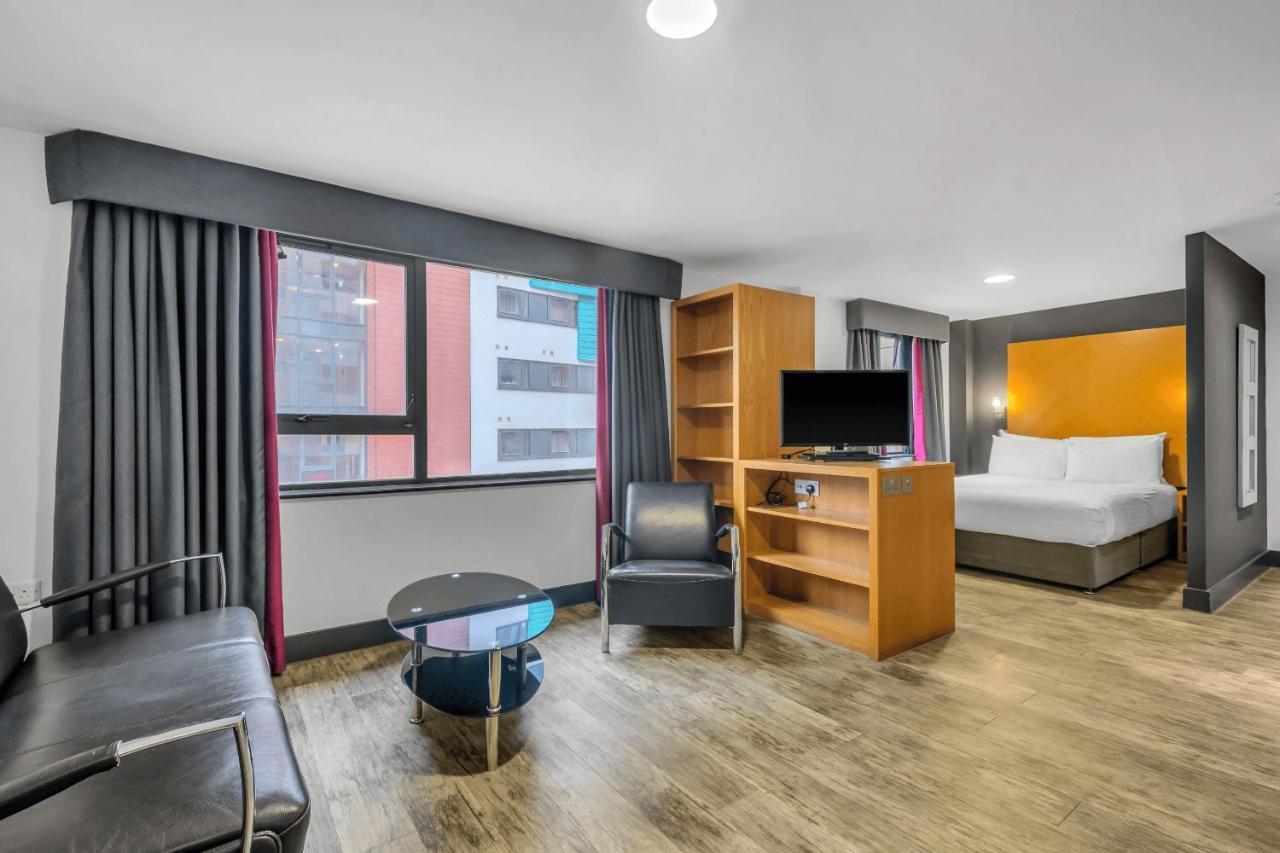 Roomzzz Leeds City West Bagian luar foto