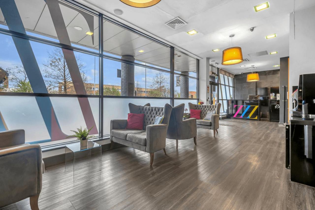 Roomzzz Leeds City West Bagian luar foto