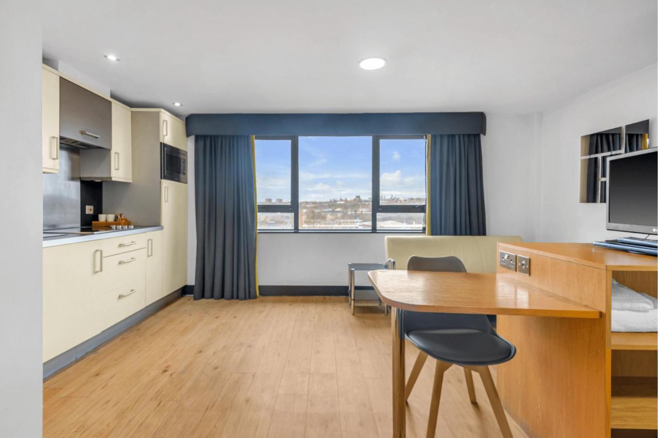 Roomzzz Leeds City West Bagian luar foto