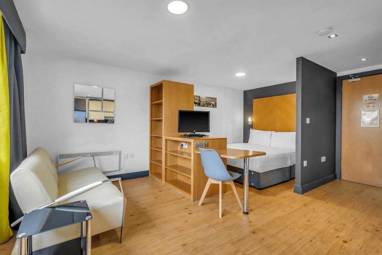 Roomzzz Leeds City West Bagian luar foto