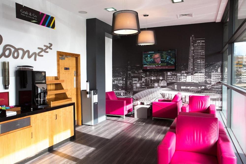 Roomzzz Leeds City West Bagian luar foto