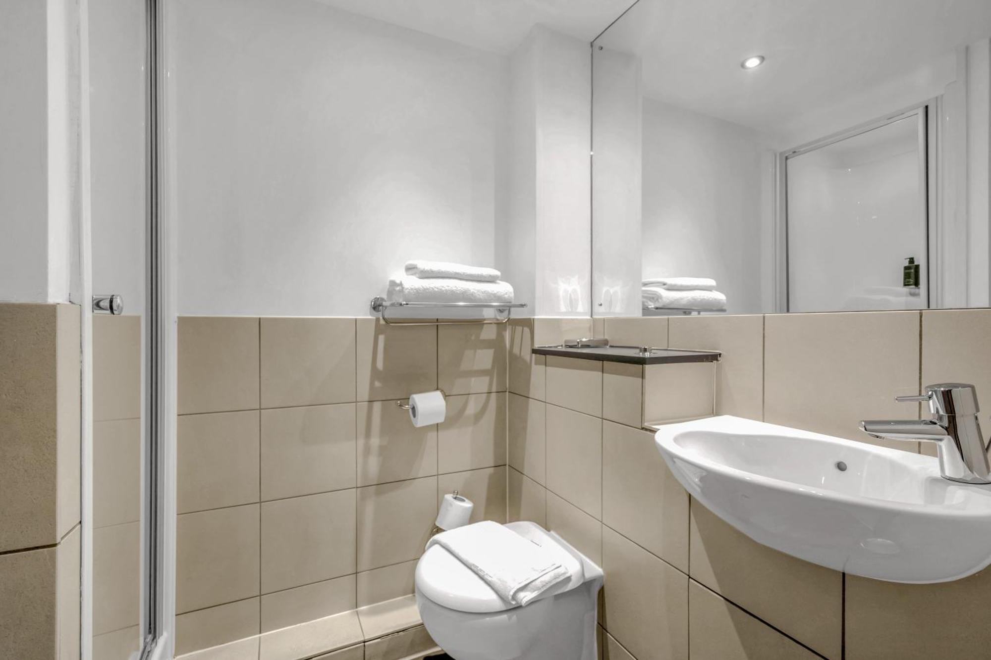 Roomzzz Leeds City West Bagian luar foto