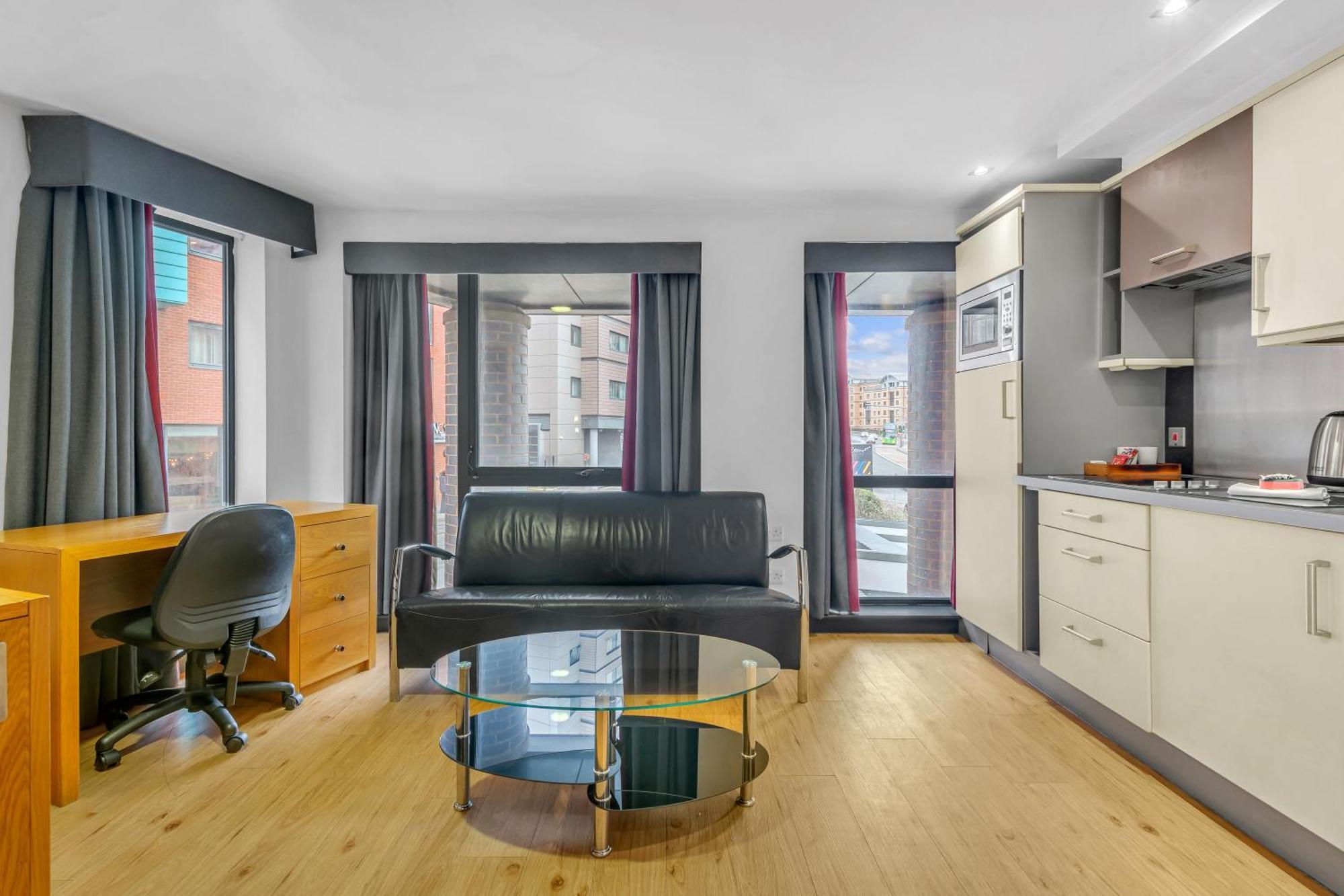 Roomzzz Leeds City West Bagian luar foto