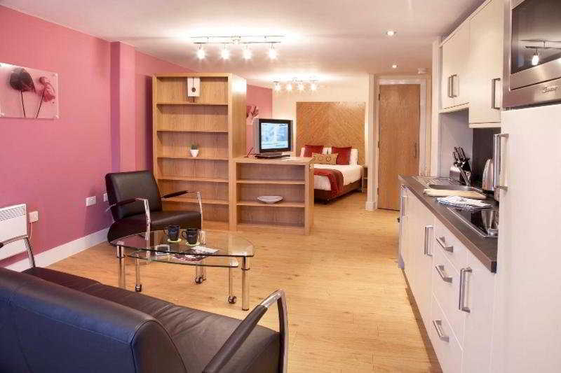 Roomzzz Leeds City West Bagian luar foto