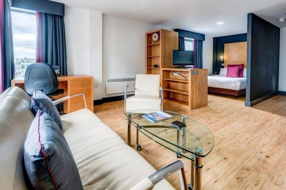 Roomzzz Leeds City West Bagian luar foto