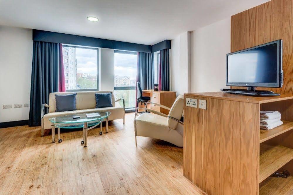 Roomzzz Leeds City West Bagian luar foto