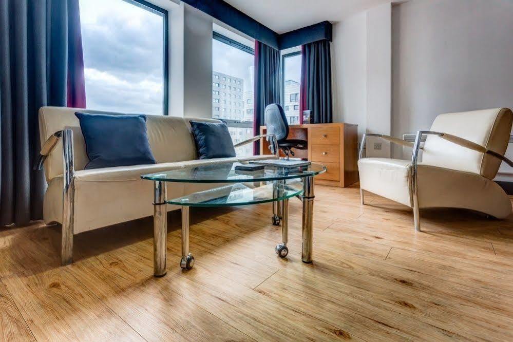 Roomzzz Leeds City West Bagian luar foto